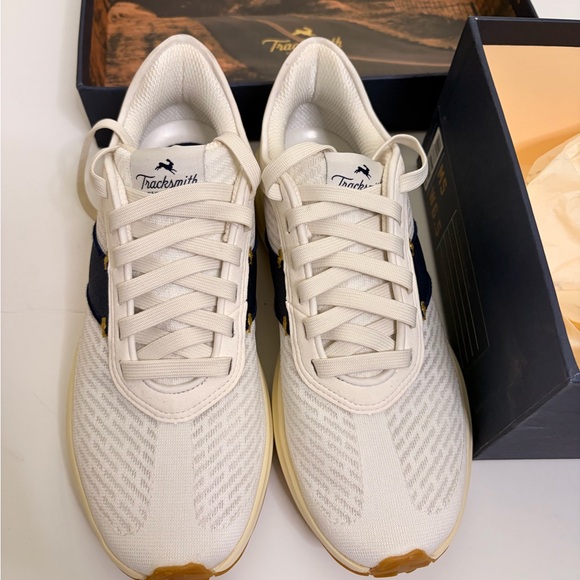 NWT - Tracksmith Eliot Runner 🔥👟 Size W6.5 or M5 - ivory/navy - Picture 7 of 16